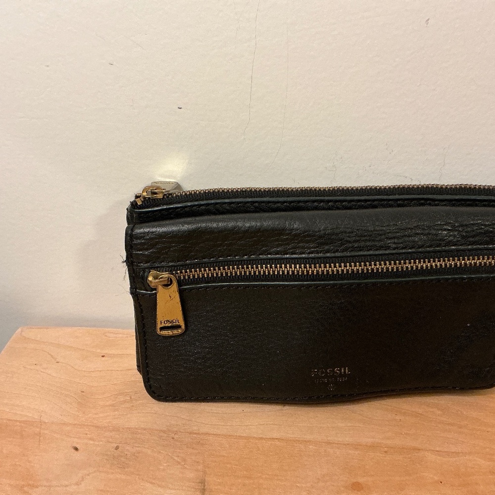 Fossil Zippered Clutch Wallet. Foldable